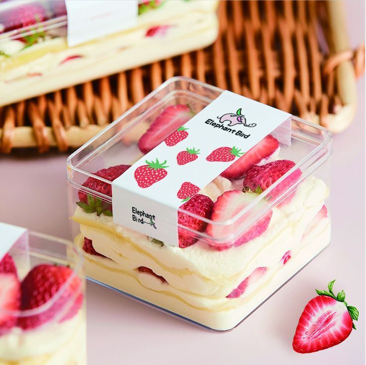 Square dessert/cake container - 430mls - Image 1